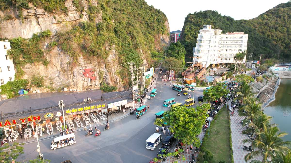 Chi tiết phạm vi, thời gian hoạt động xe điện du lịch Cát Bà, Hải Phòng